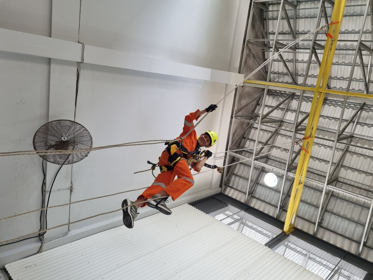 Tenaga Kerja Bangunan Tinggi Tingkat 1 di Tanah Datar Sumatera Barat