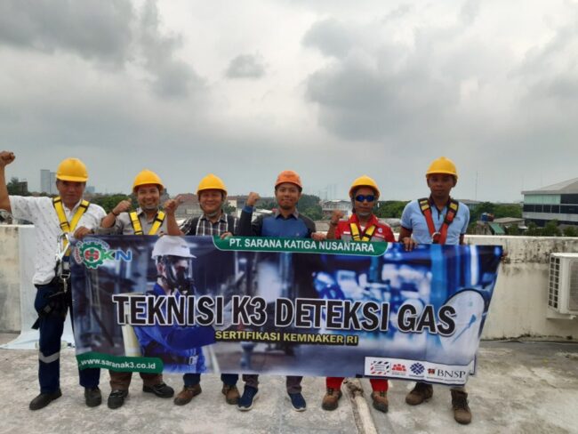Foto-Teknisi-K3-Deteksi-Gas-1024x768