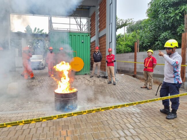 PERAN-PETUGAS-KEBAKARAN-6
