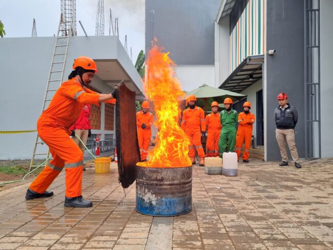 PERAN-PETUGAS-KEBAKARAN