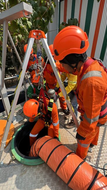 PETUGAS-RUANG-TERBATAS-scaled