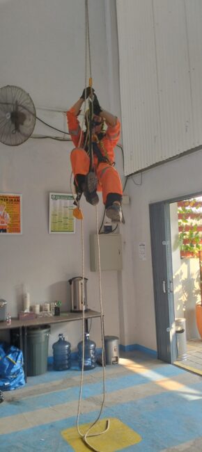 TENAGA-KERJA-PADA-KETINGGIAN-1-scaled