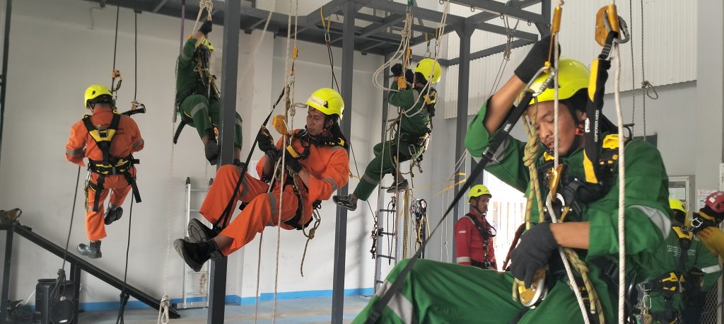 Tenaga kerja pada ketinggian