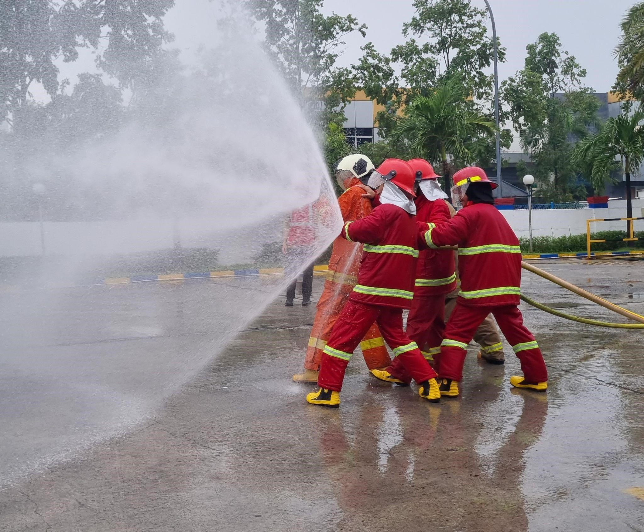 Tugas Regu Penanggulangan Kebakaran - Pelatihan Tugas Regu Penanggulangan Kebakaran - Fire C